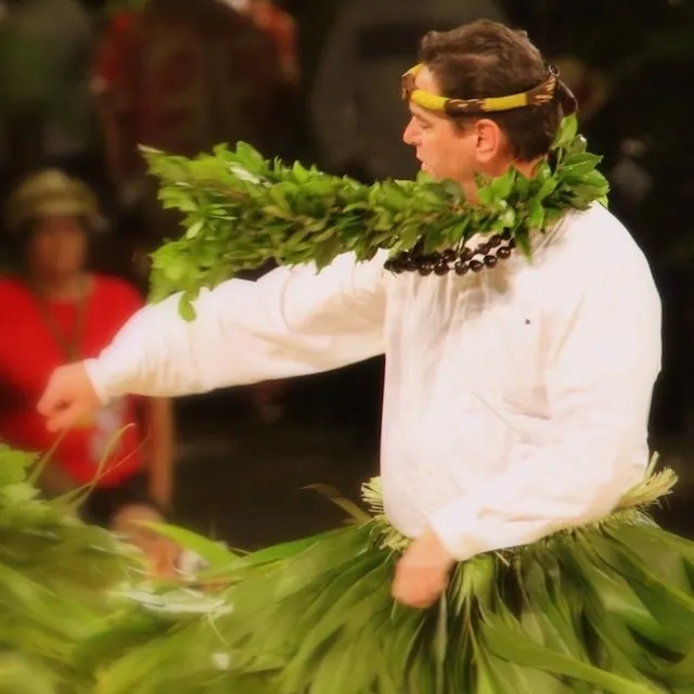 Kumu Manu dancing hula